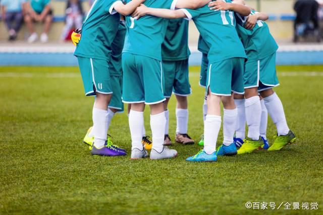 汪明荃压轴现身古天乐红馆演唱会 再演《热咖啡